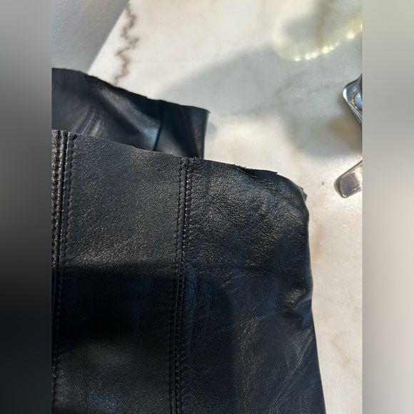 ISO Danier Black Leather Cropped Straight-Leg Pants with Zipper Detail - Size 8 - Picture 12 of 15